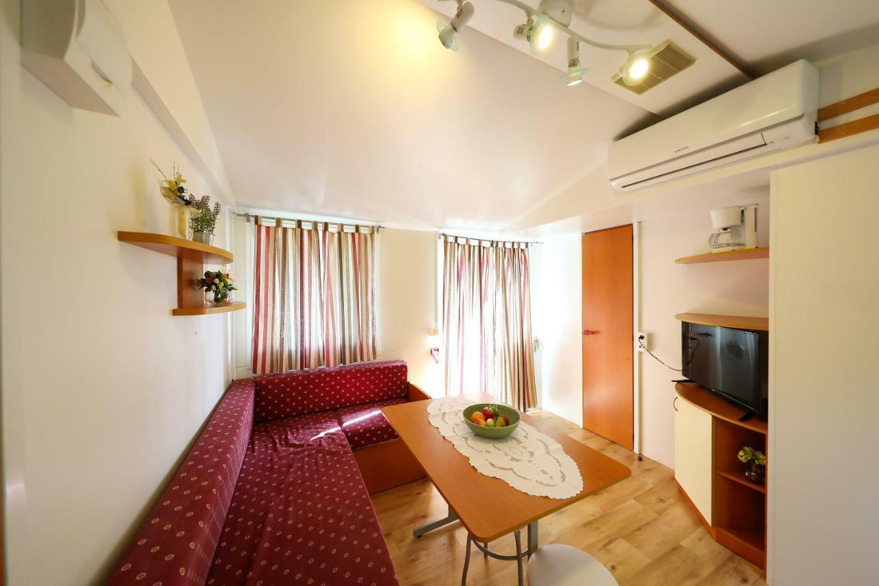 Mobile Home Grbe Нін Екстер'єр фото