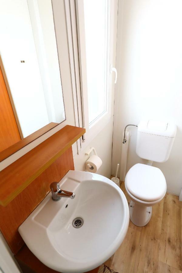 Mobile Home Grbe Нін Екстер'єр фото