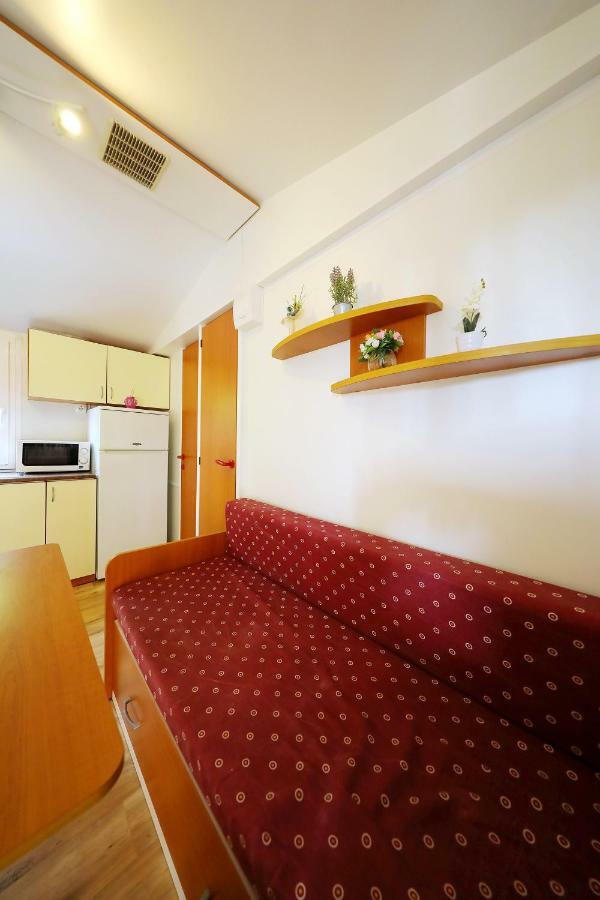 Mobile Home Grbe Нін Екстер'єр фото