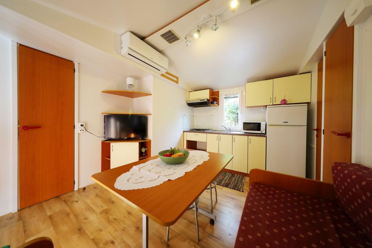 Mobile Home Grbe Нін Екстер'єр фото