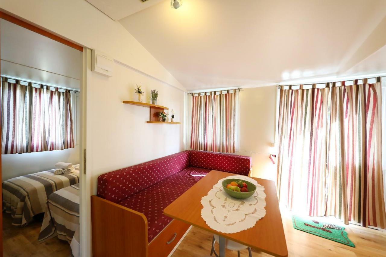 Mobile Home Grbe Нін Екстер'єр фото